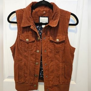 Pumpkin cropped corduroy quilted vest size medium
